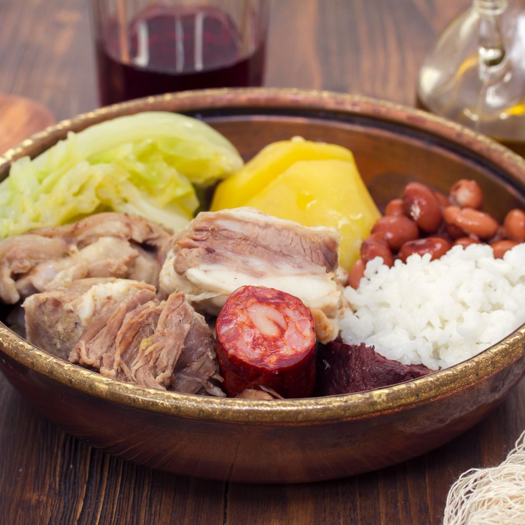 kit Pasteis de Nata-pâtisserie portugaise-cuisine familiale-desserts maison-gastronomie du Portugal-Lisbonne-moules en inox- crème onctueuse-recette facile-pâtisserie traditionnelle-expérience culinaire-activité familiale-week-end gourmand-cadeau gourmand-souvenir culinaire-recette de Pasteis-sucre doux-cannelle épicée-sachet préparation-dessert traditionnel-pâtisserie dorée-création maison-recette simplifiée-petits chefs-pâtisserie DIY-dessert portugais-cuisine à domicile